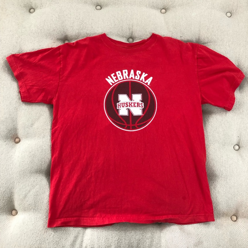 Men’s XL Nebraska Huskers Basketball Tee Shirt